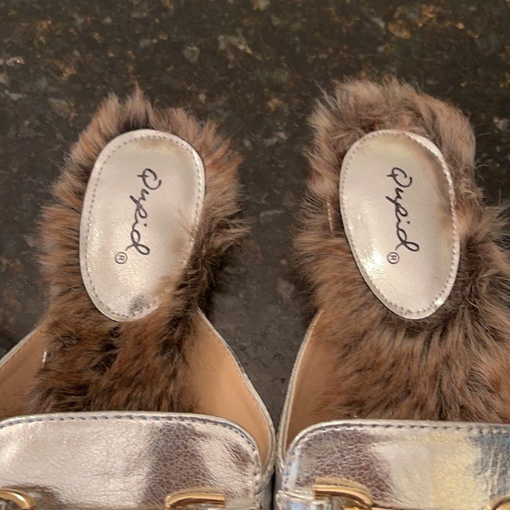 Qupid 7.5 Faux Fur Silver Metallic Slides - Picture 3 of 8